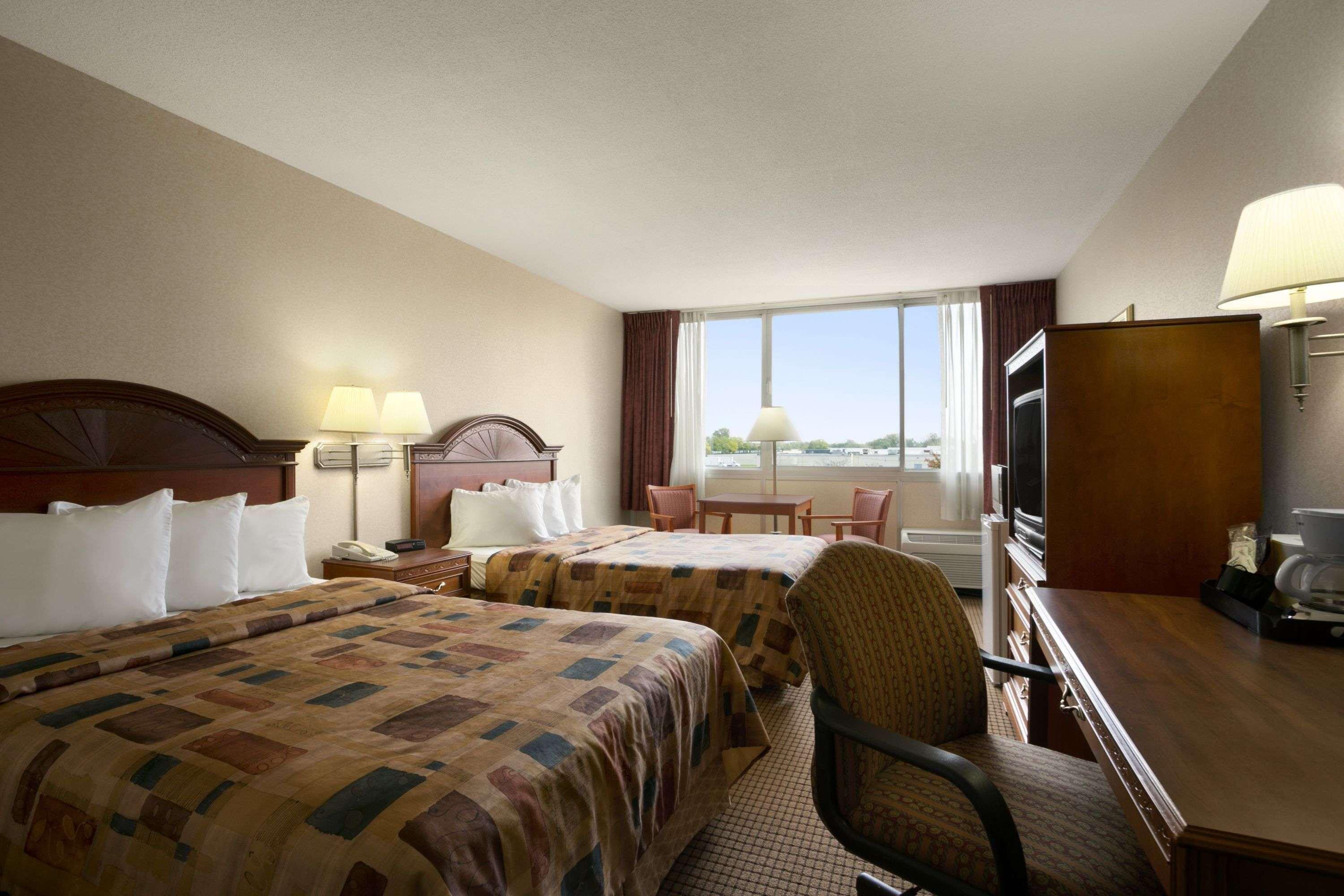 Days Inn By Wyndham Sidney Oh Kültér fotó