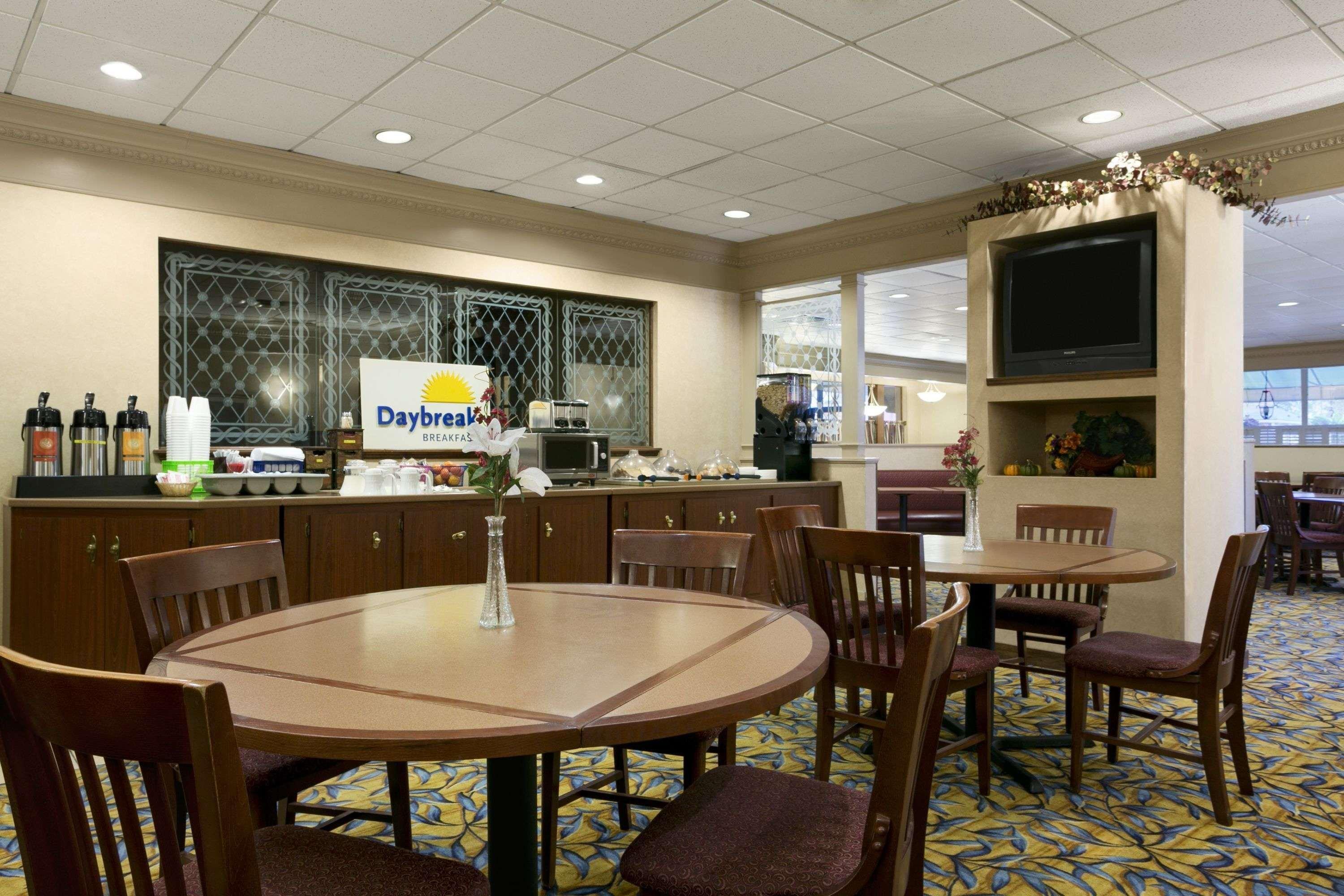 Days Inn By Wyndham Sidney Oh Kültér fotó