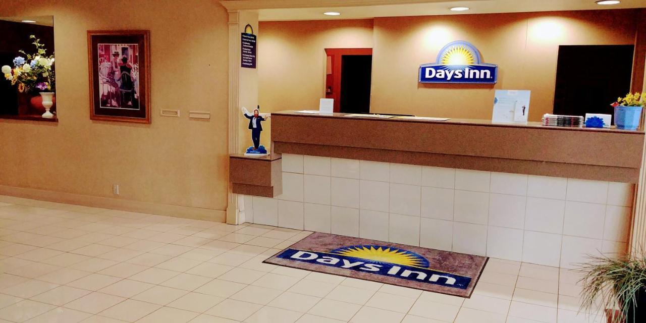 Days Inn By Wyndham Sidney Oh Kültér fotó