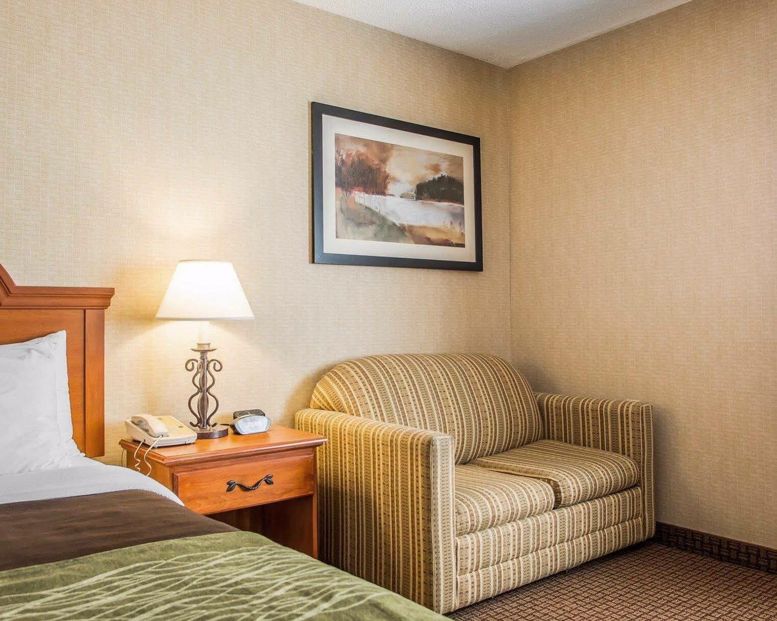 Days Inn By Wyndham Sidney Oh Kültér fotó